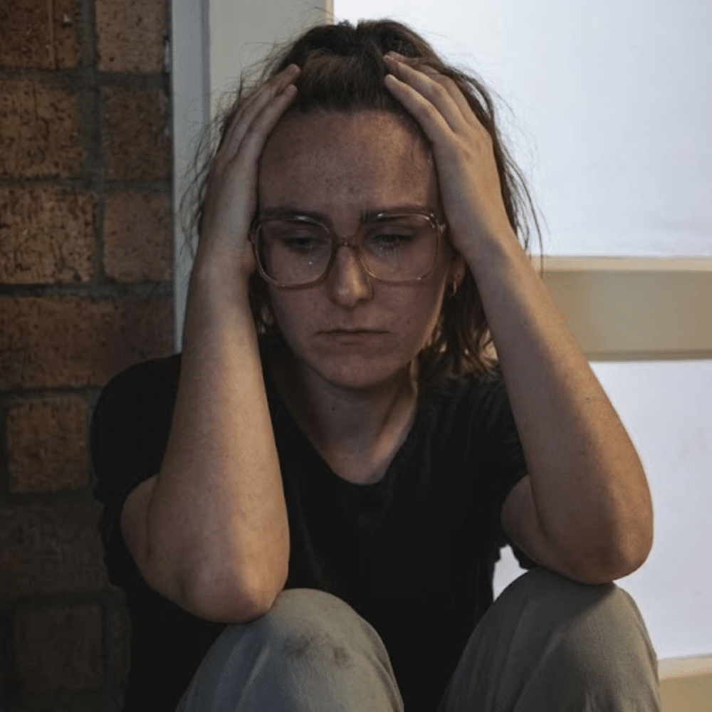 vrouw met postnatale depressie